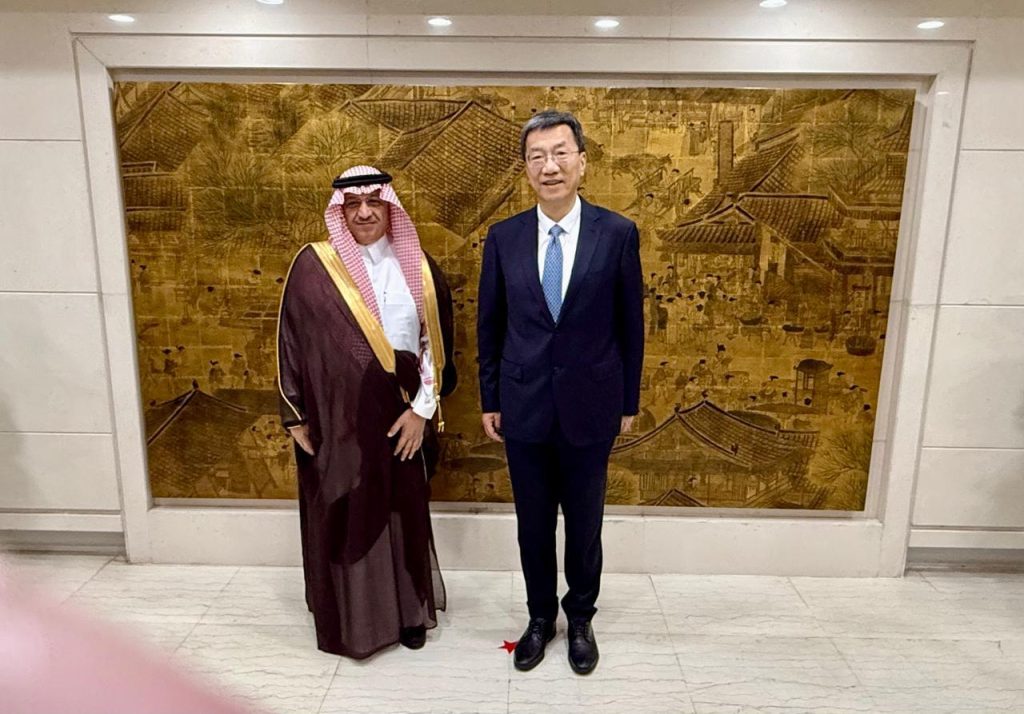The Minister of Education Meets with his Chinese Counterpart to Strengthen the Partnership in the General and University Education Sectors